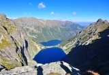 Widok z półki pod Rysami na Morskie Oko i Czarny Staw